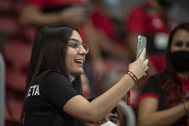 再次向人们 再次向人们